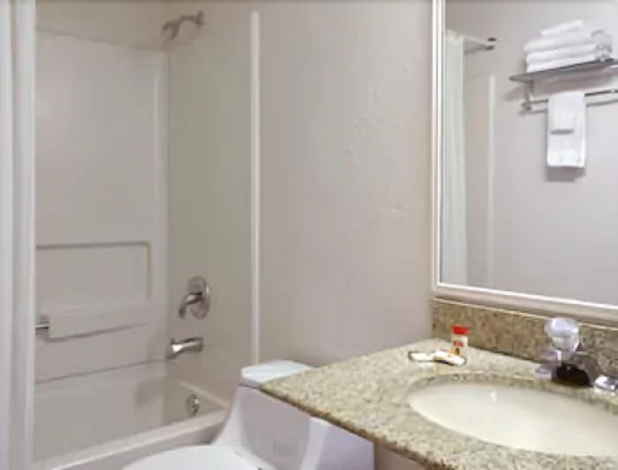 Super 8 By Wyndham Topeka/Wanamaker Rd/I-70 Room photo