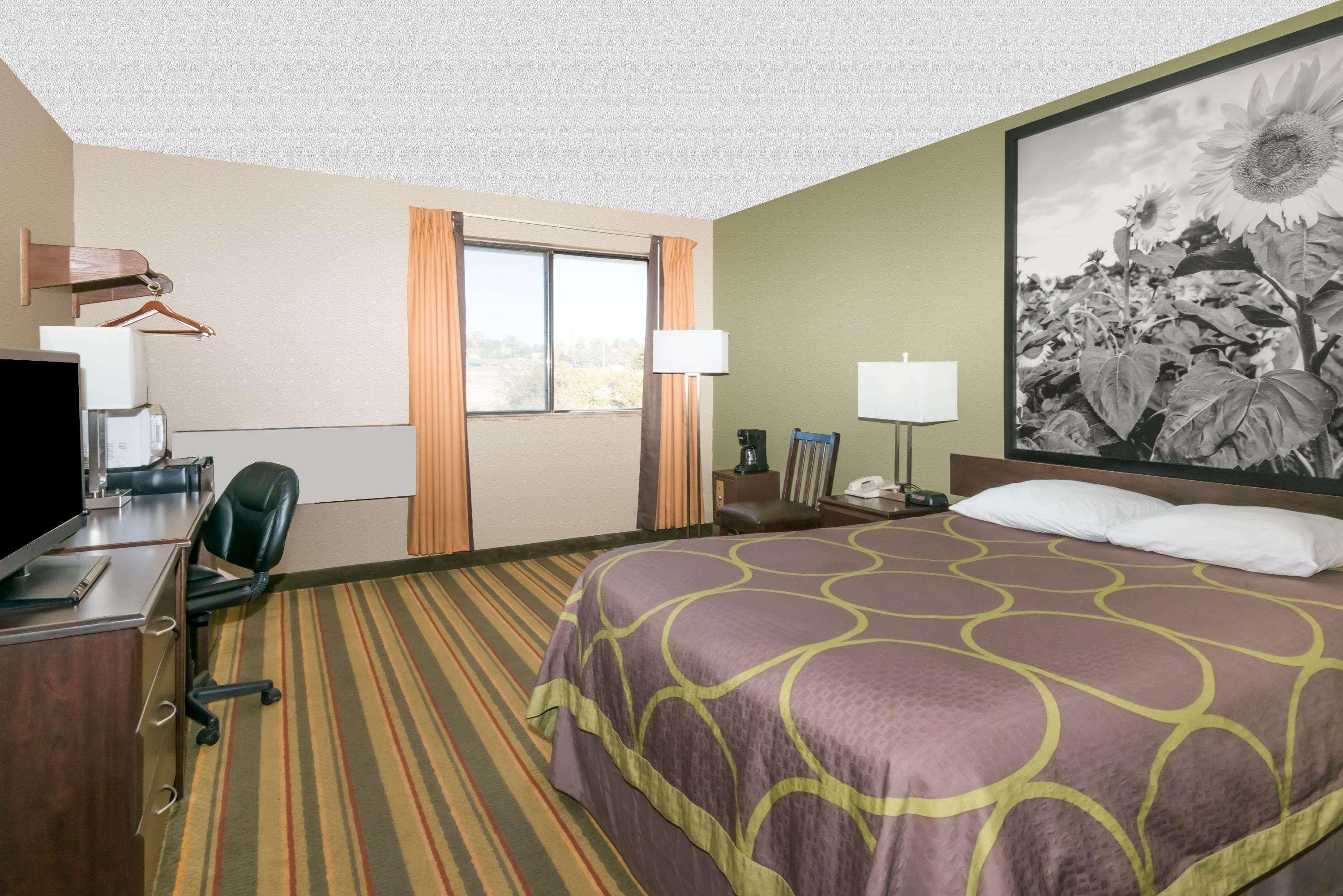 Super 8 By Wyndham Topeka/Wanamaker Rd/I-70 Exterior photo